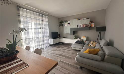 TRILOCALE RISTRUTTURATO CON DUE BOX A DOMODOSSOLA