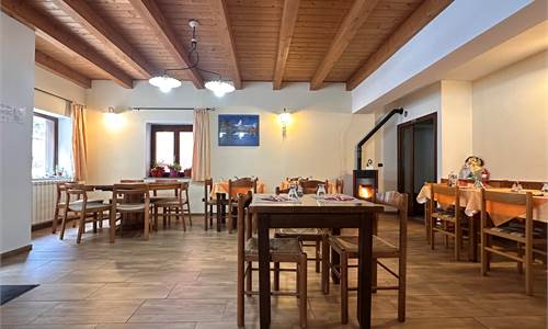 RISTORANTE CON CAMERE IN POSIZIONE STRATEGICA