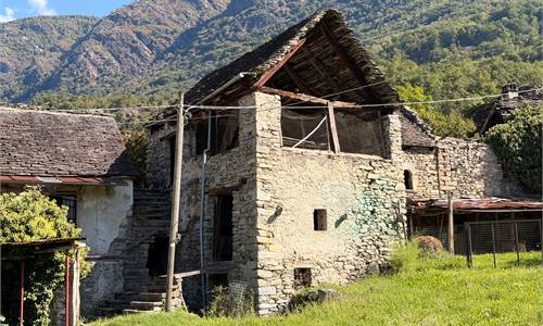 RUSTICO CON TERRENO IN VENDITA A MONTESCRESTESE